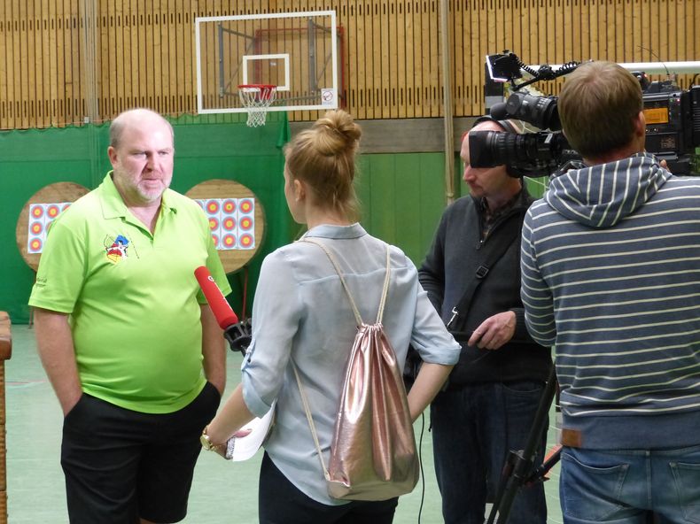 Foto: Tjaard Hehenberger / Trainer Andreas Hehenberger steht dem NDR TV und Radio Rede und Antwort.
