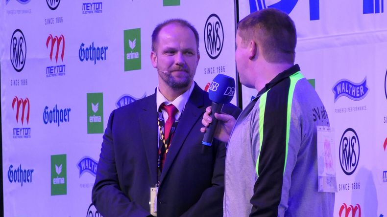 Foto: DSB / Marco Hilger, hier im Gespräch mit Christian Reitz, moderiert und kommentiert beim Bundesligafinale in Neu-Ulm.