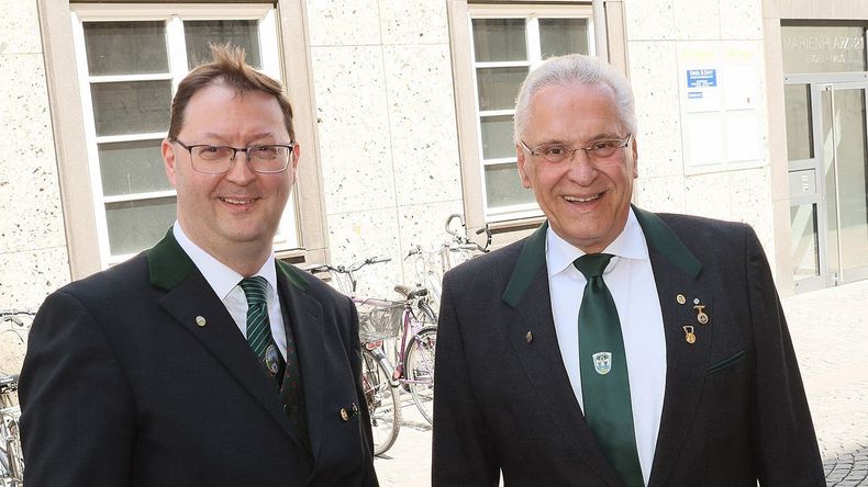 Foto: BSSB / BSSB-Landesschützenmeister Christian Kühn konnte Bayerns Innenminister Joachim Herrmann zum 71. Bayerischen Schützentag begrüßen.