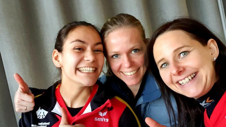 Foto: DSB / Strahlten nach der erfolgreichen Qualifikation um die Wette, v.l.: Andrea Heckner, Julia Hochmuth und Monika Karsch.