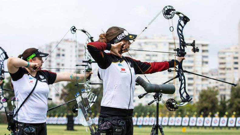 Foto: World Archery / Julia Böhnke (vorne) und Jennifer Walter geben ihr EM-Debüt.